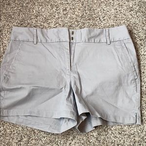 Loft Riviera short size 6 / 28 Gray